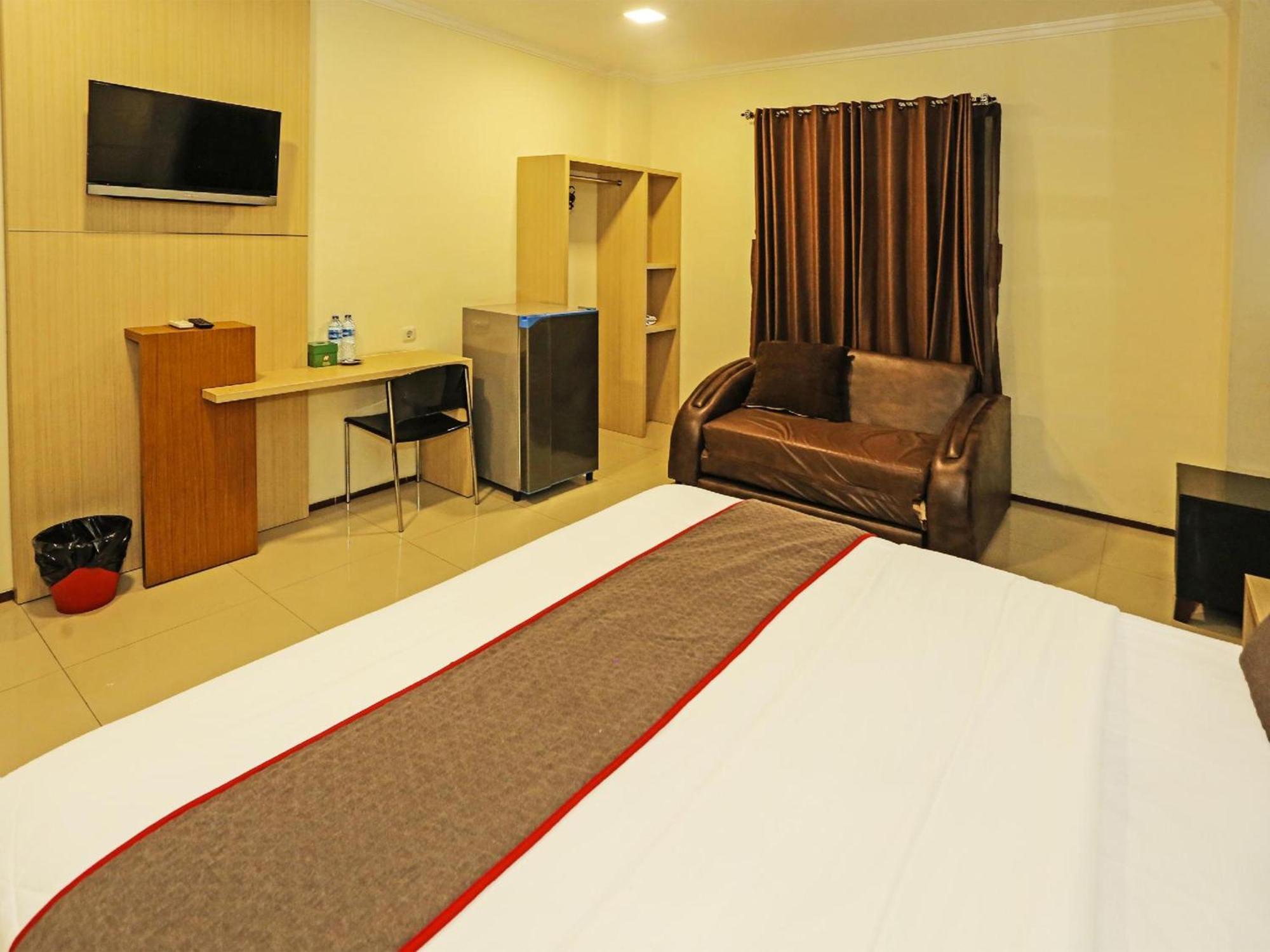 Super Oyo Townhouse Oak Hotel Fiducia Serpong Buitenkant foto