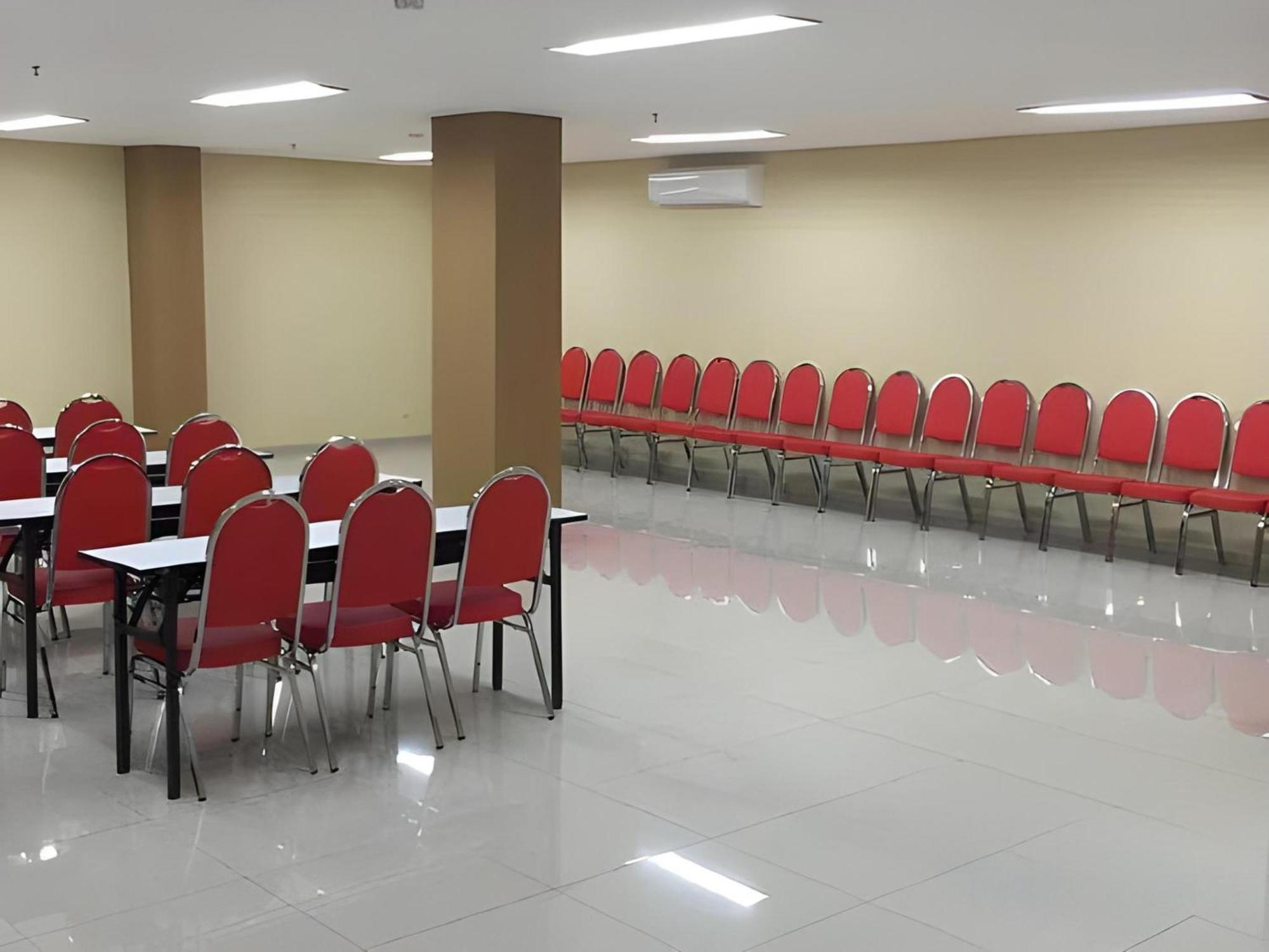 Super Oyo Townhouse Oak Hotel Fiducia Serpong Buitenkant foto