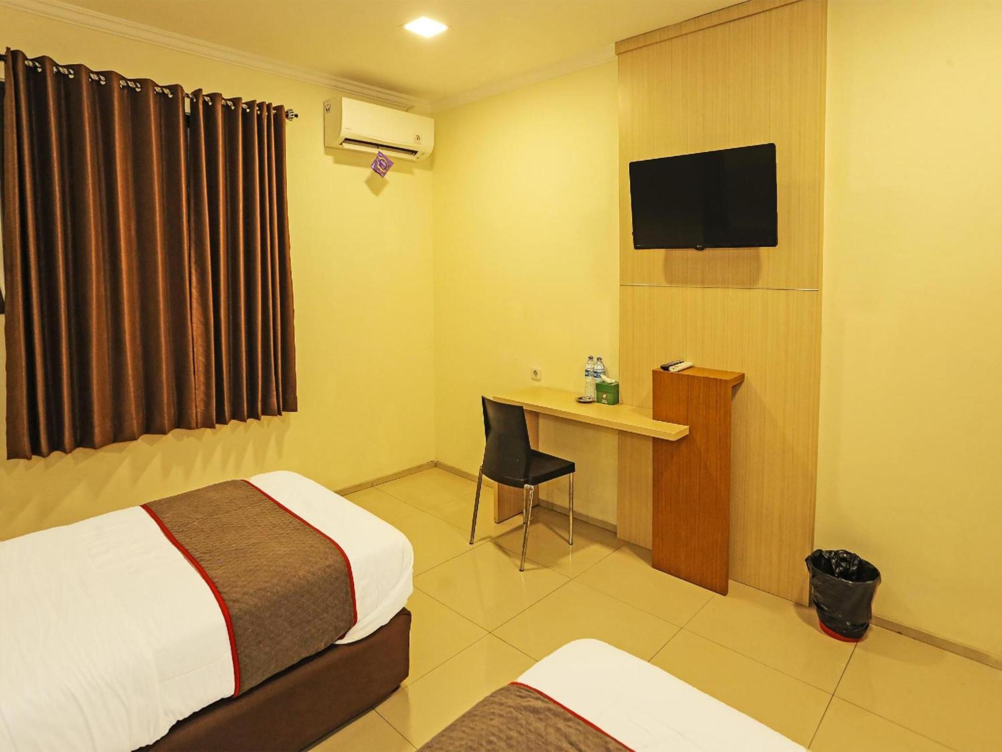 Super Oyo Townhouse Oak Hotel Fiducia Serpong Buitenkant foto