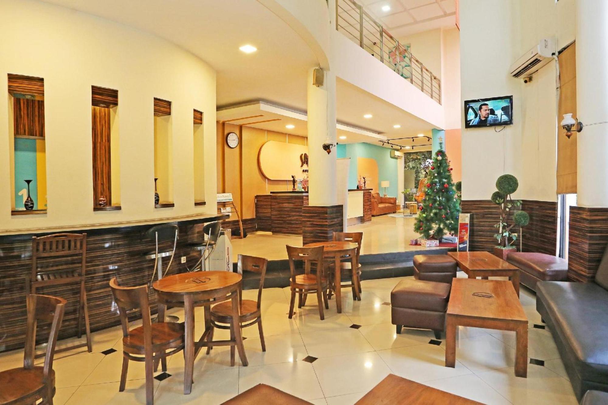 Super Oyo Townhouse Oak Hotel Fiducia Serpong Buitenkant foto
