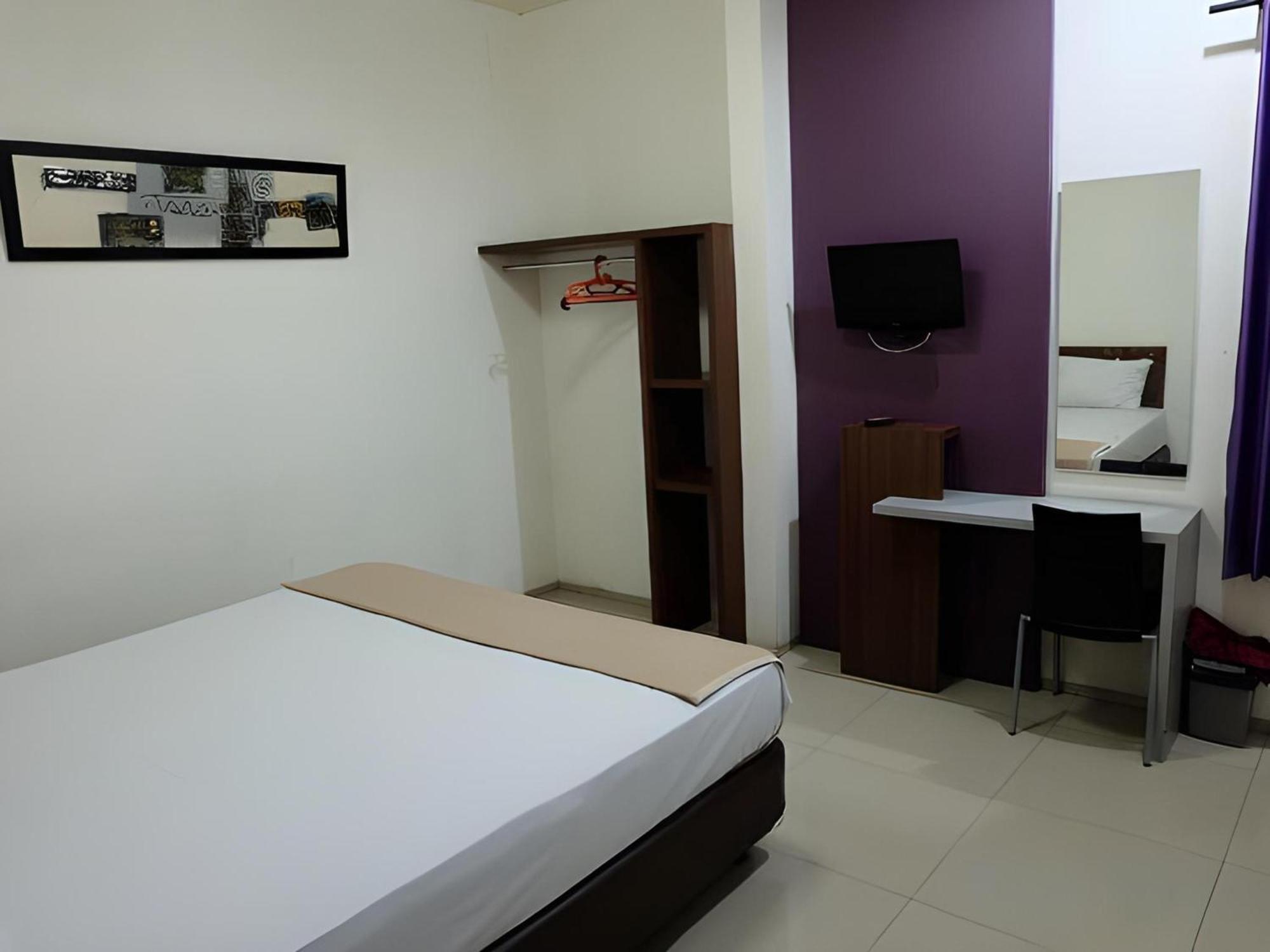 Super Oyo Townhouse Oak Hotel Fiducia Serpong Buitenkant foto