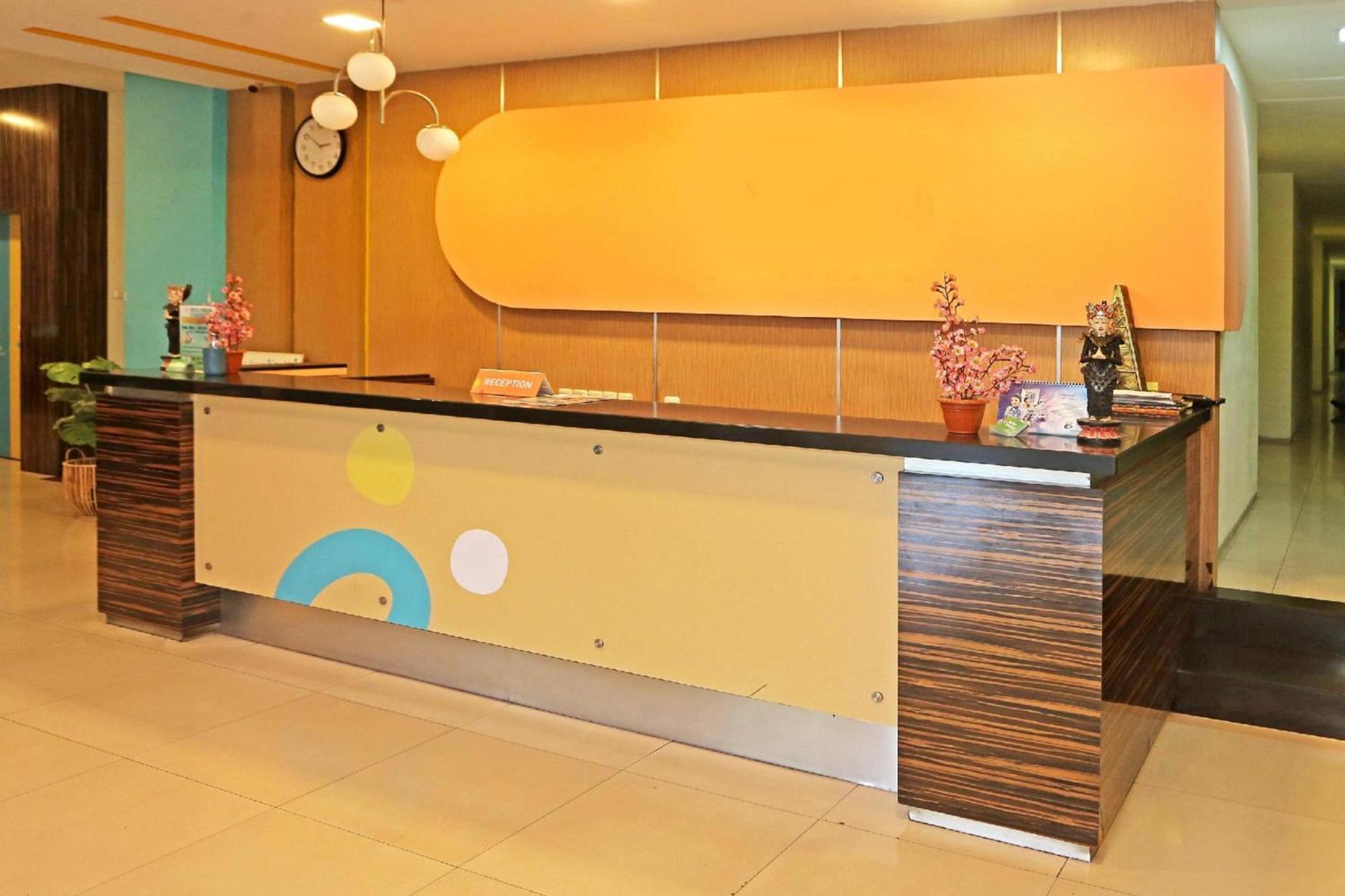Super Oyo Townhouse Oak Hotel Fiducia Serpong Buitenkant foto
