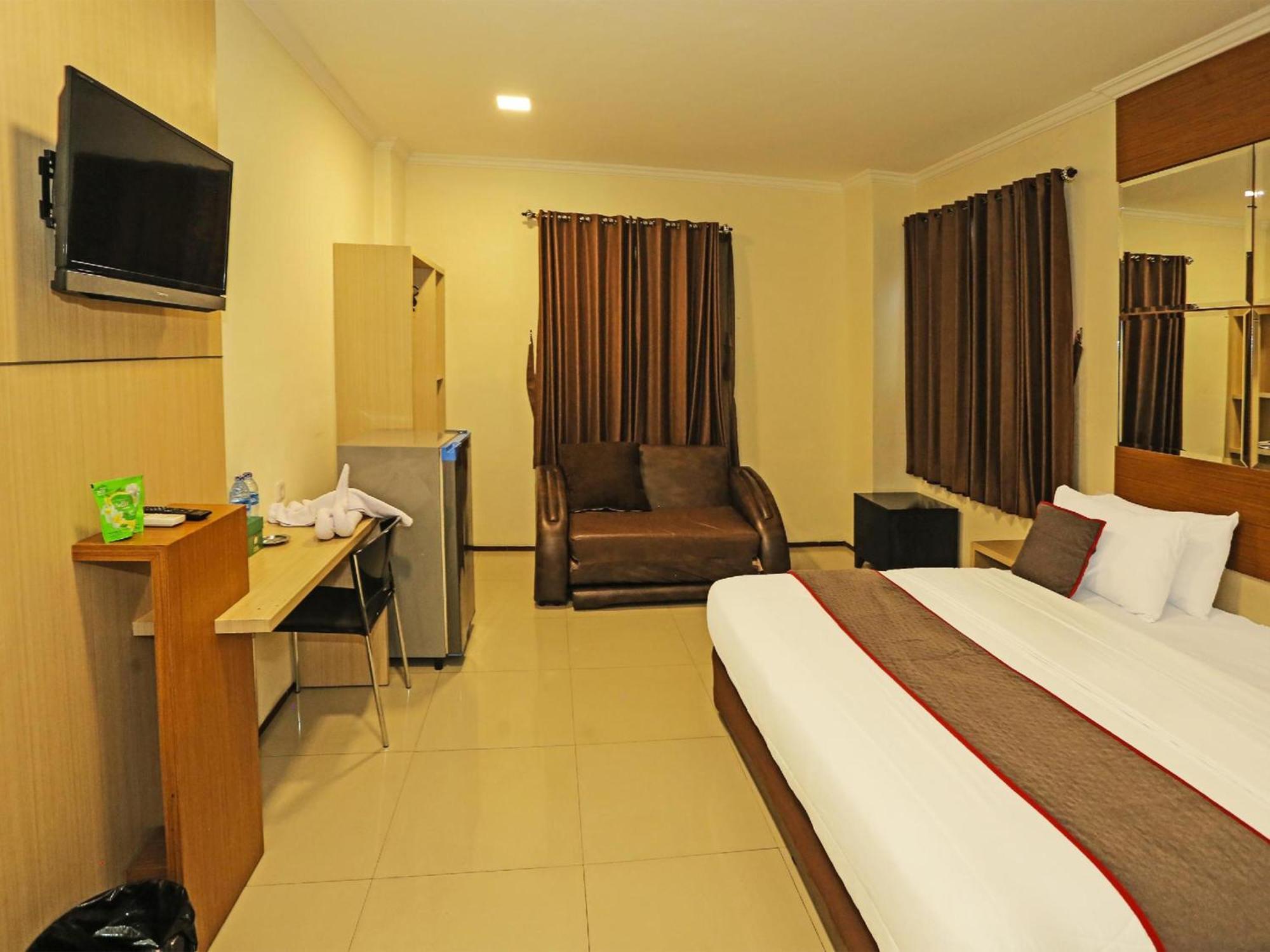 Super Oyo Townhouse Oak Hotel Fiducia Serpong Buitenkant foto