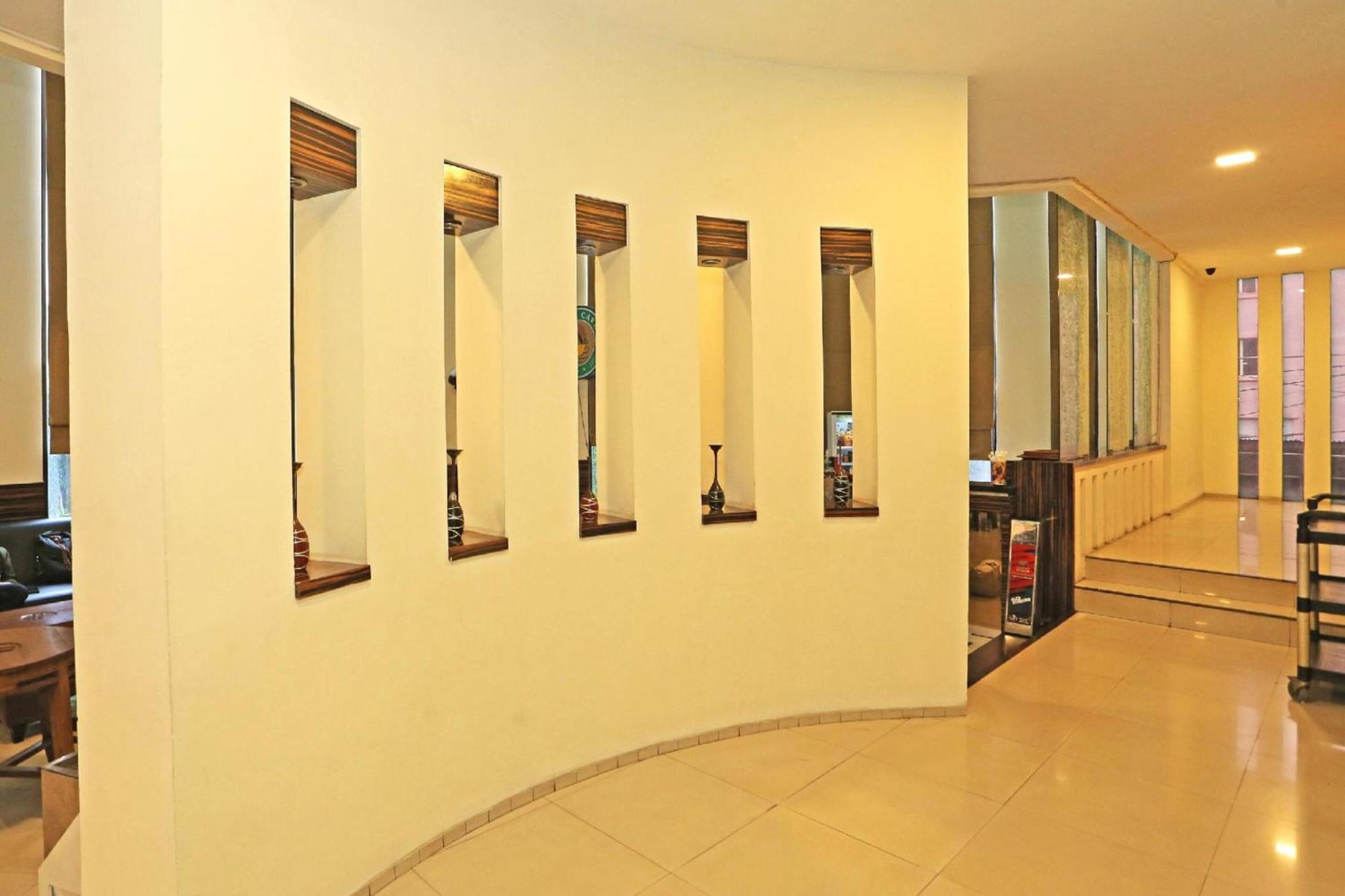 Super Oyo Townhouse Oak Hotel Fiducia Serpong Buitenkant foto