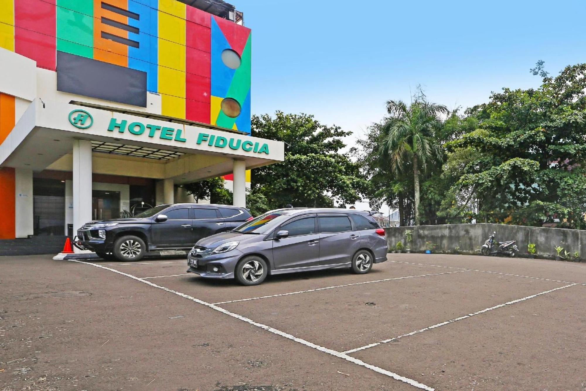 Super Oyo Townhouse Oak Hotel Fiducia Serpong Buitenkant foto
