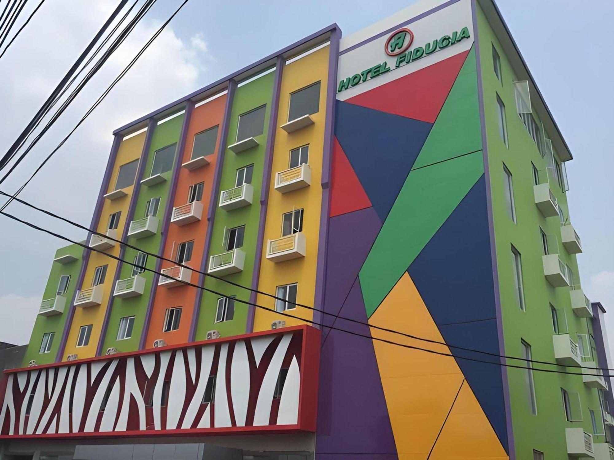 Super Oyo Townhouse Oak Hotel Fiducia Serpong Buitenkant foto