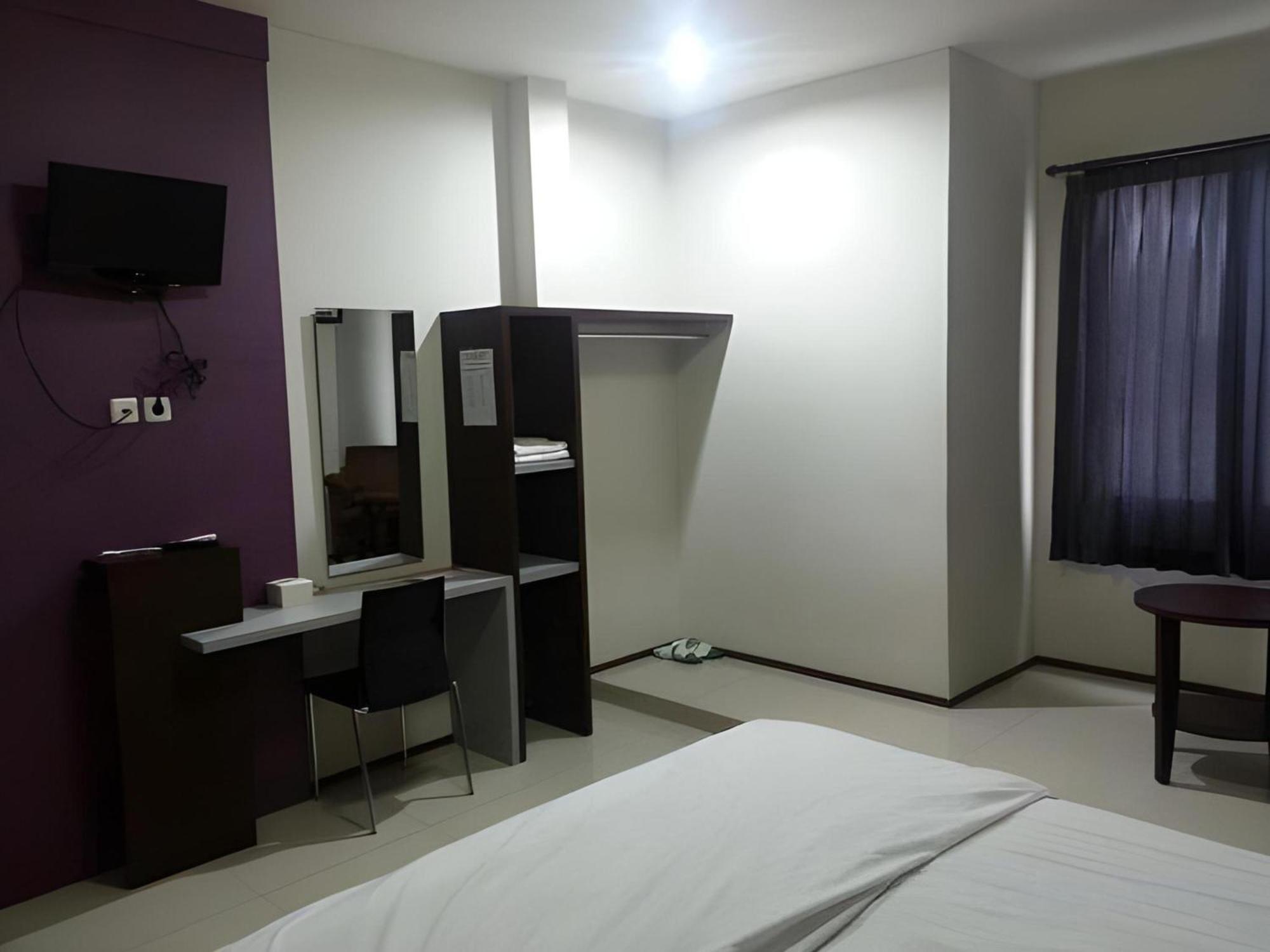 Super Oyo Townhouse Oak Hotel Fiducia Serpong Buitenkant foto