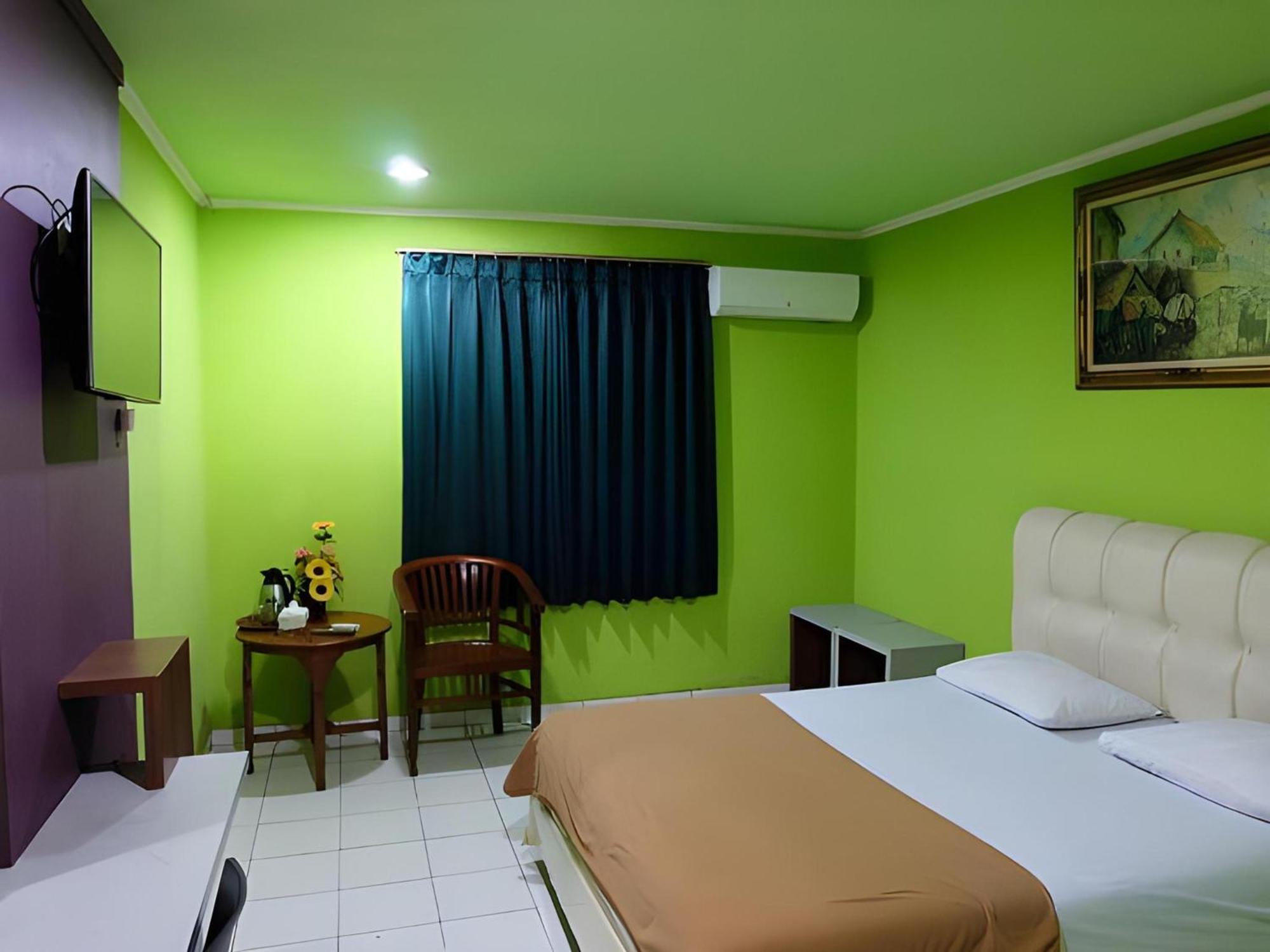 Super Oyo Townhouse Oak Hotel Fiducia Serpong Buitenkant foto