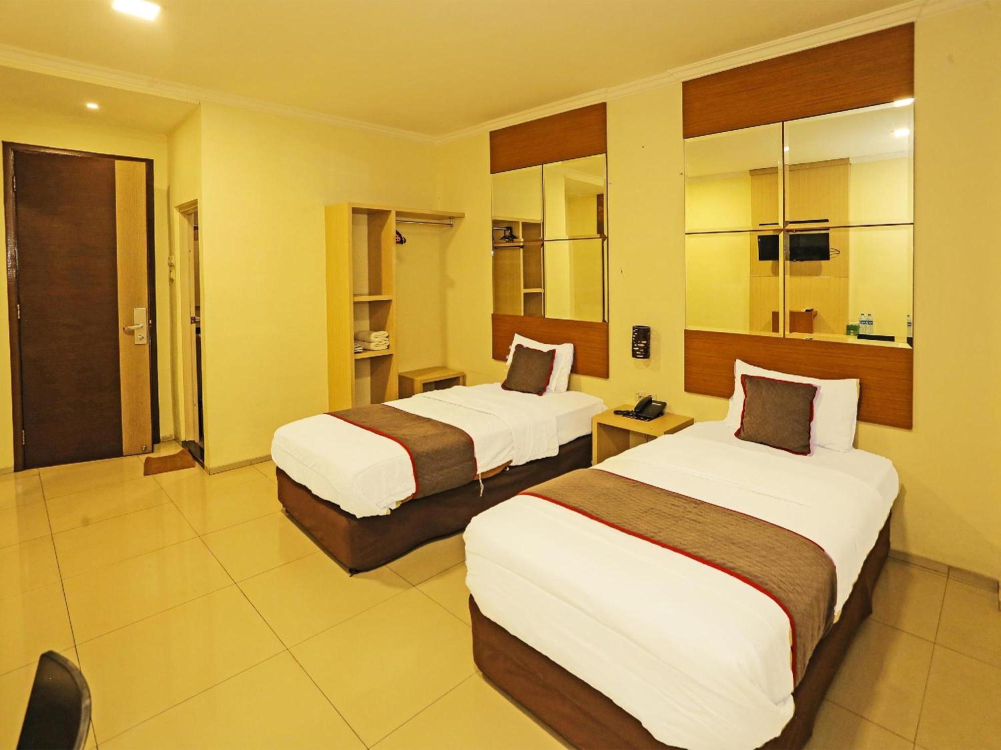 Super Oyo Townhouse Oak Hotel Fiducia Serpong Buitenkant foto