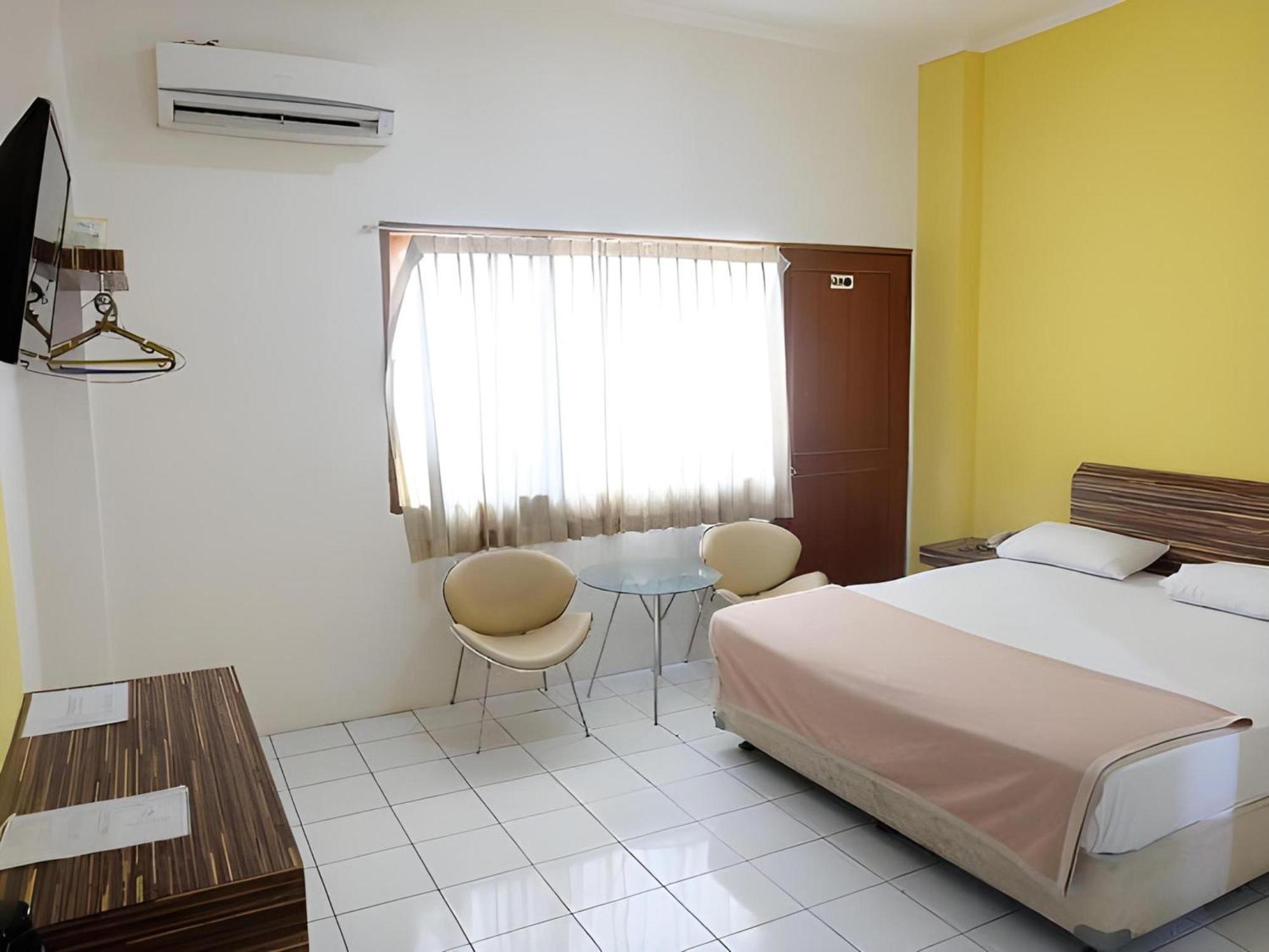 Super Oyo Townhouse Oak Hotel Fiducia Serpong Buitenkant foto