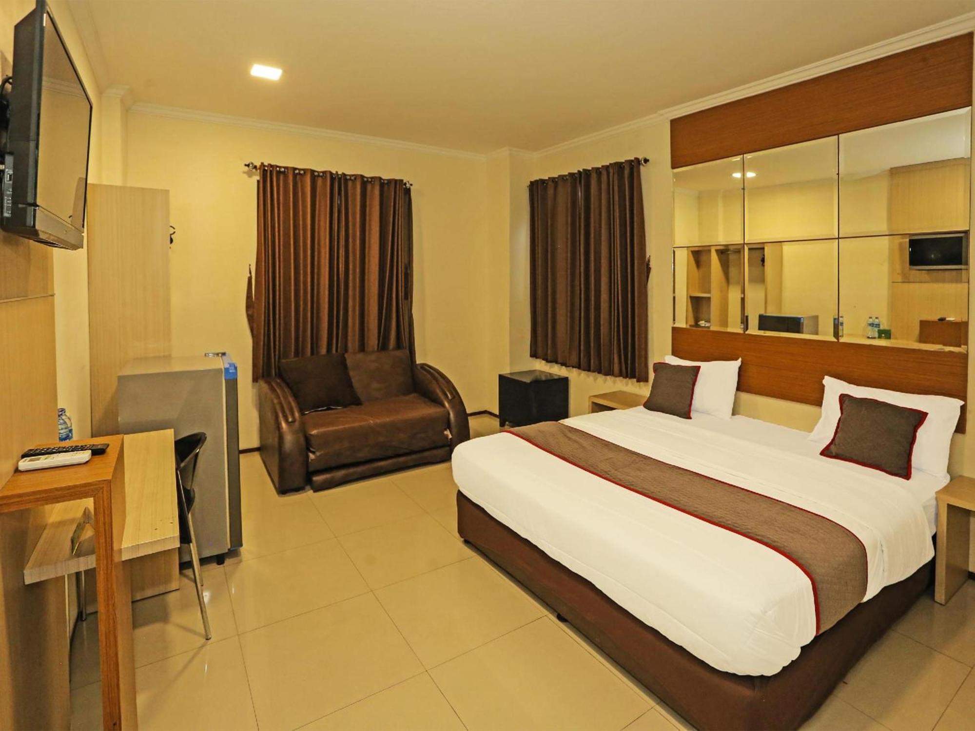 Super Oyo Townhouse Oak Hotel Fiducia Serpong Buitenkant foto