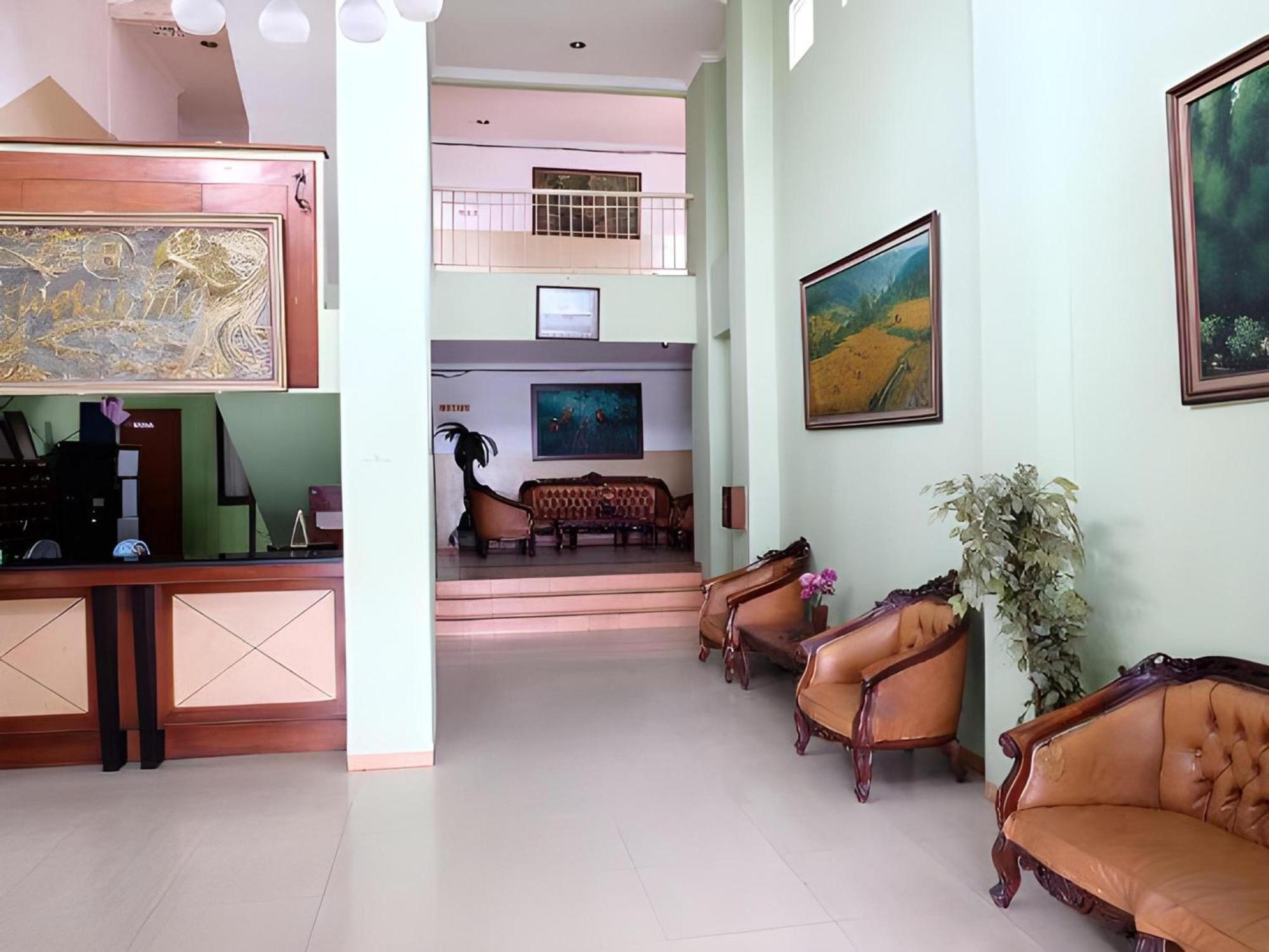 Super Oyo Townhouse Oak Hotel Fiducia Serpong Buitenkant foto
