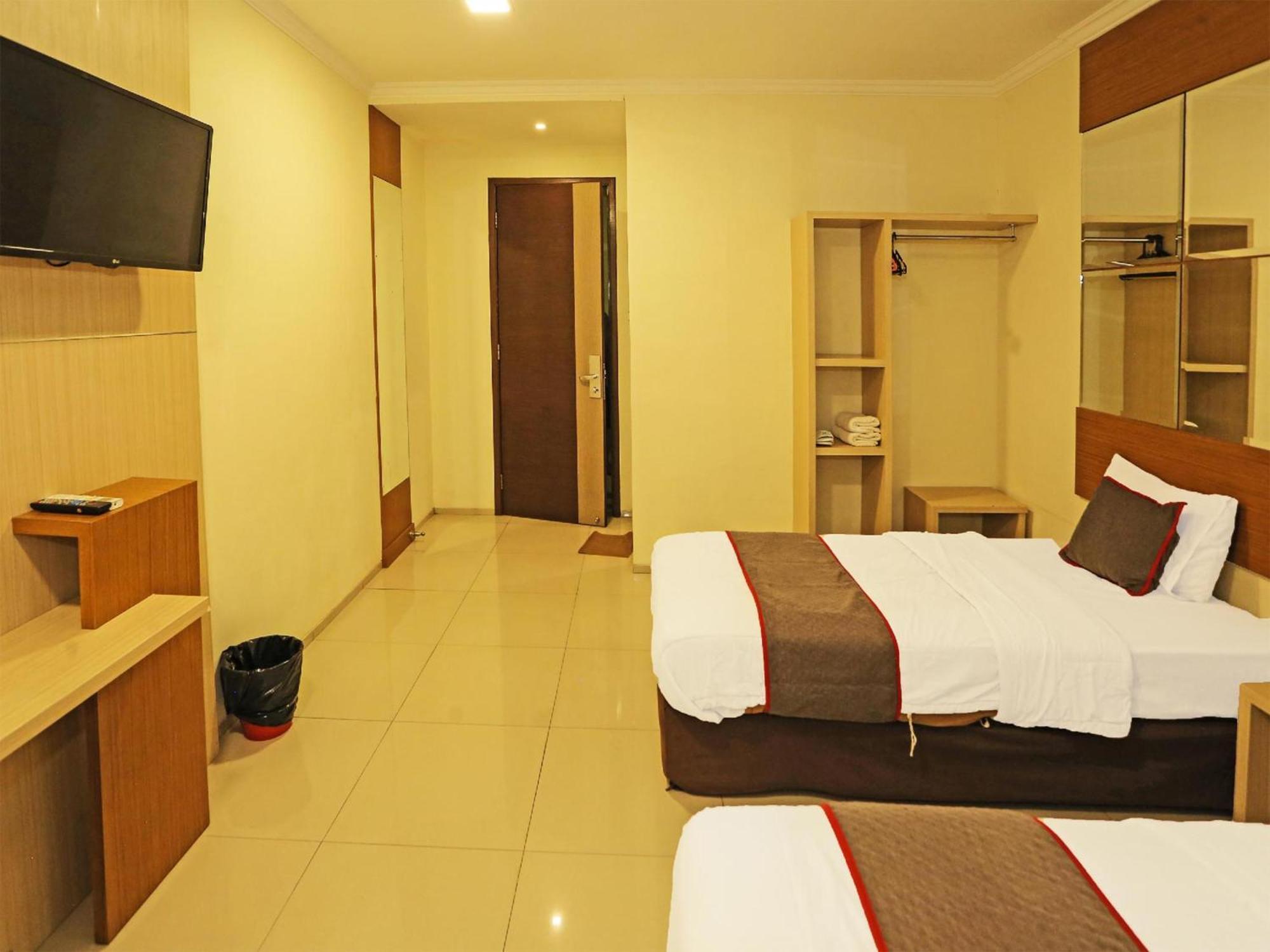 Super Oyo Townhouse Oak Hotel Fiducia Serpong Buitenkant foto