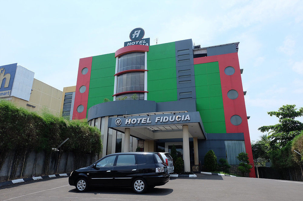 Super Oyo Townhouse Oak Hotel Fiducia Serpong Buitenkant foto