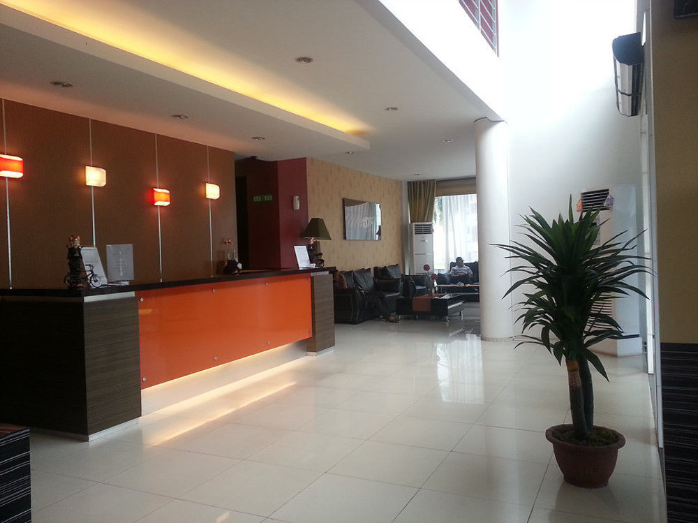 Super Oyo Townhouse Oak Hotel Fiducia Serpong Buitenkant foto